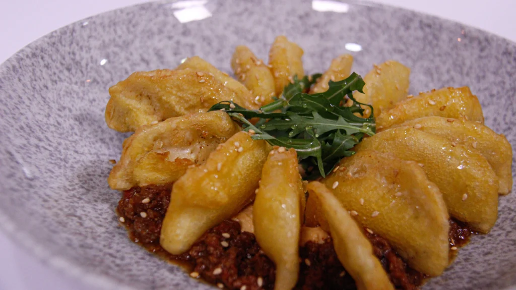 Hummus y berenjena rebozada